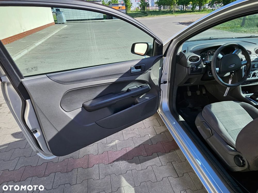 Ford Focus 1.6 Ambiente - 16