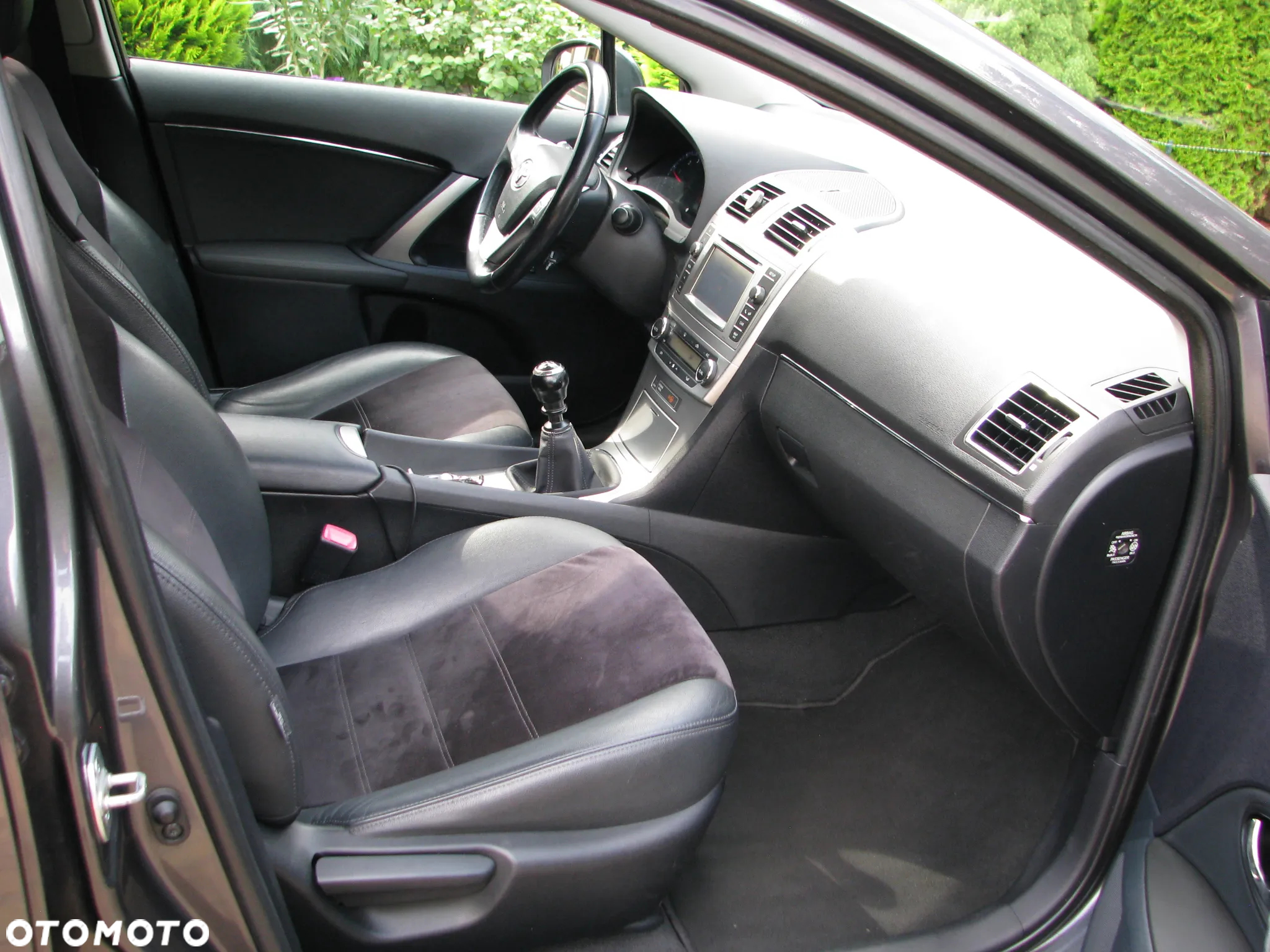 Toyota Avensis Combi 2.0 D-4D Executive - 16