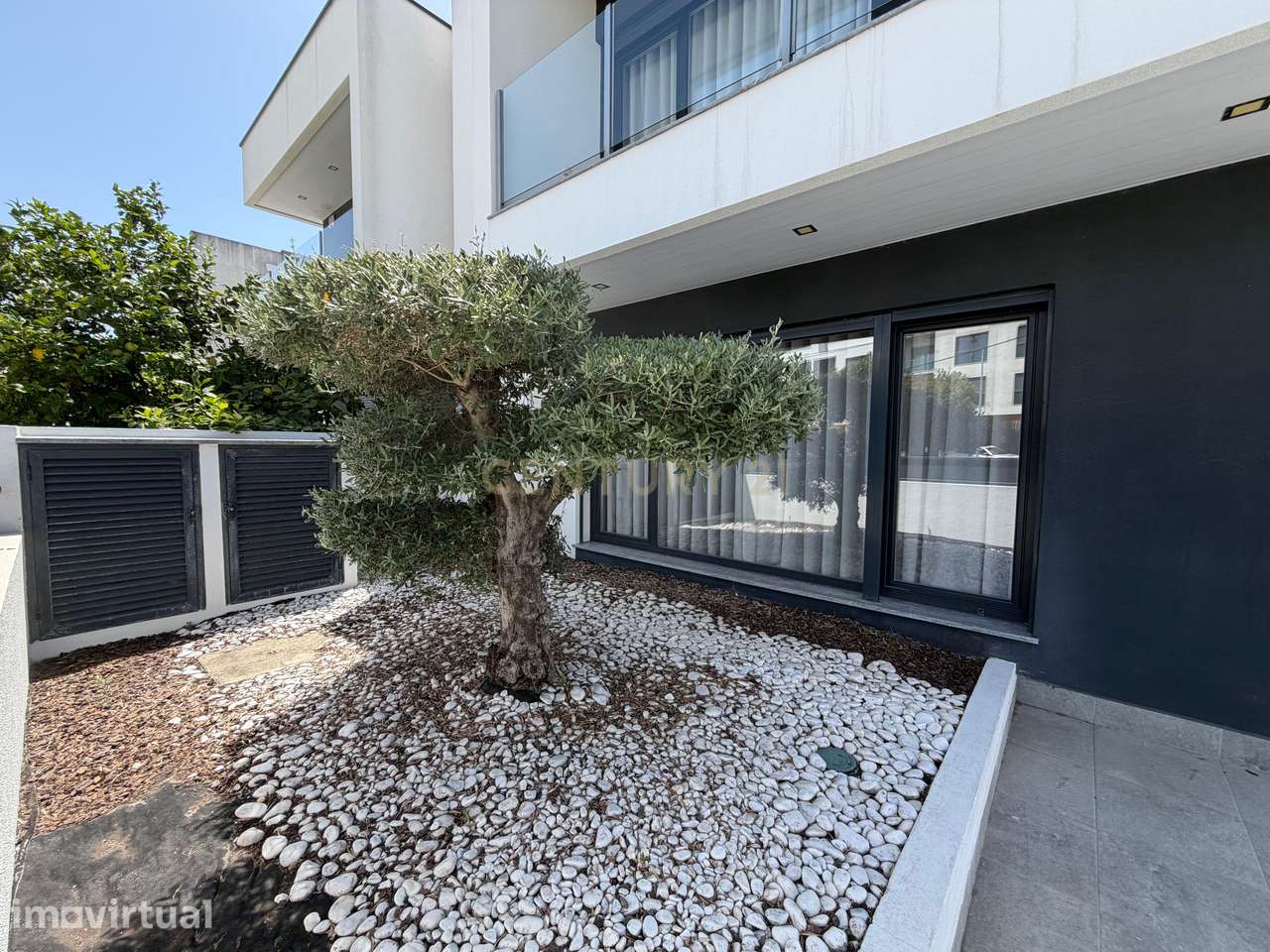 Moradia T4 em Fernão Ferro de 2019 c/ piscina - Grande imagem: 4/46