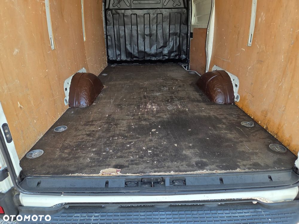 Iveco Daily 35S13 / 2.3 130KM / Furgon / Średniak / Klima / - 8