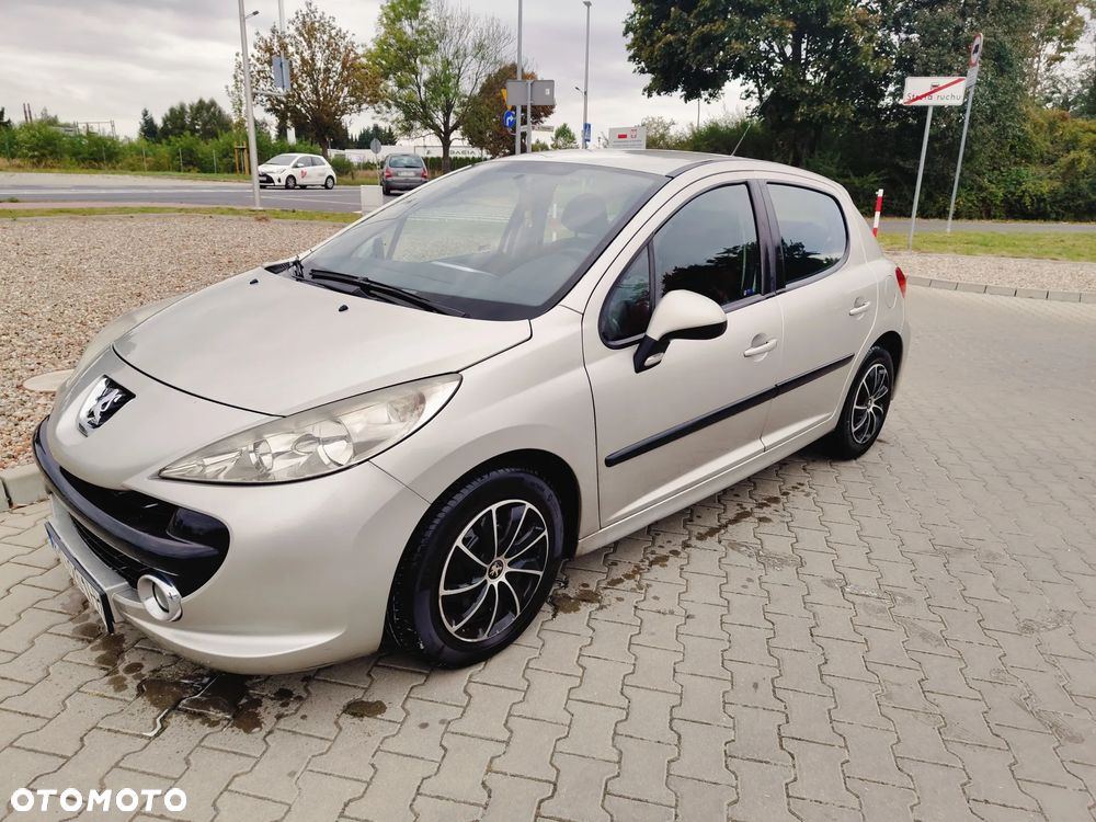 Peugeot 207 - 1