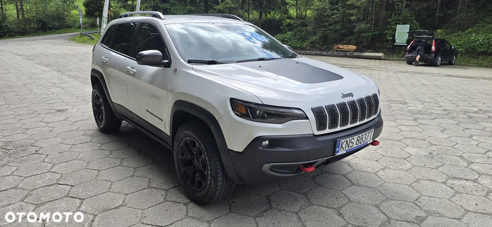 Jeep Cherokee - 4