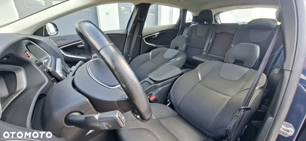 Volvo V40 D4 Momentum - 21