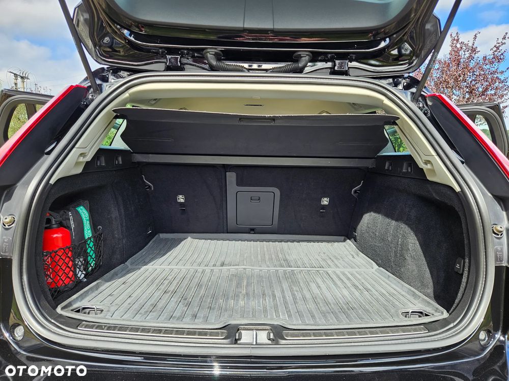 Volvo V60 D4 Momentum Pro - 25