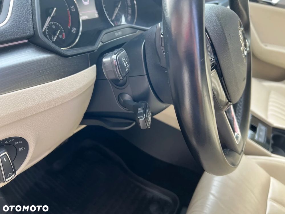 Skoda Superb 2.0 TDI DSG Premium Edition - 9