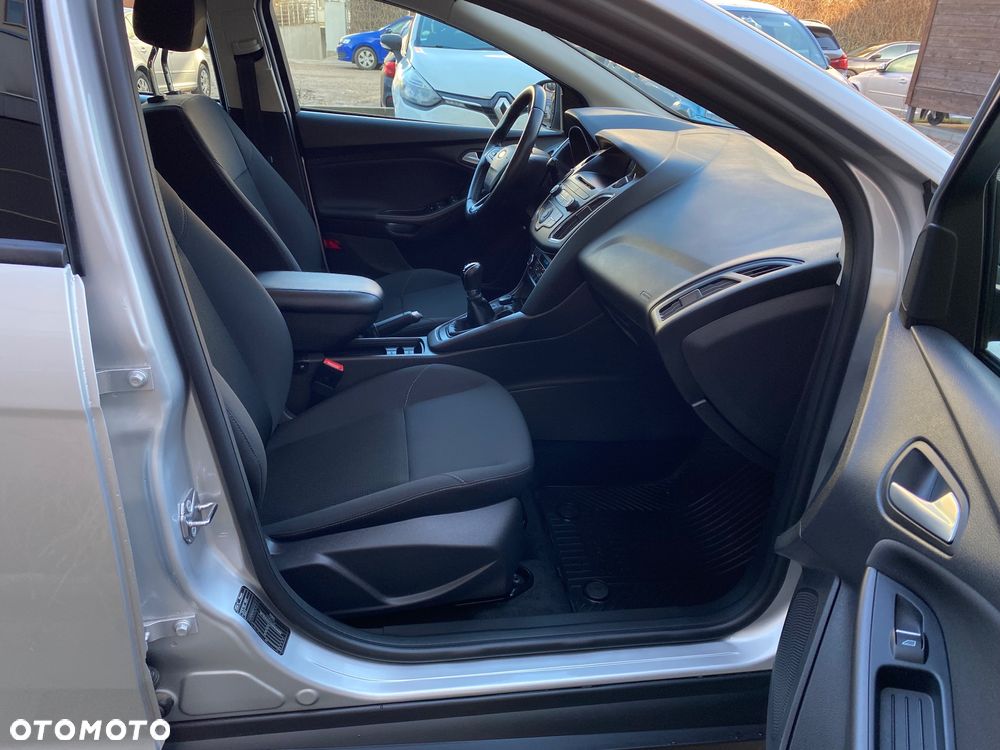 Ford Focus 1.6 Trend - 33