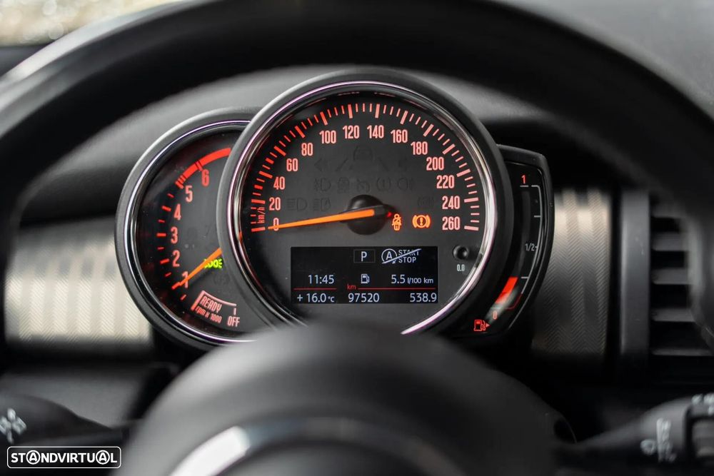 MINI 5 Portas Cooper D Auto - 17