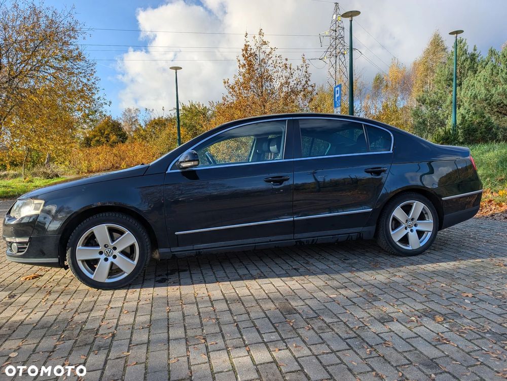 Volkswagen Passat 2.0 FSI Highline - 2