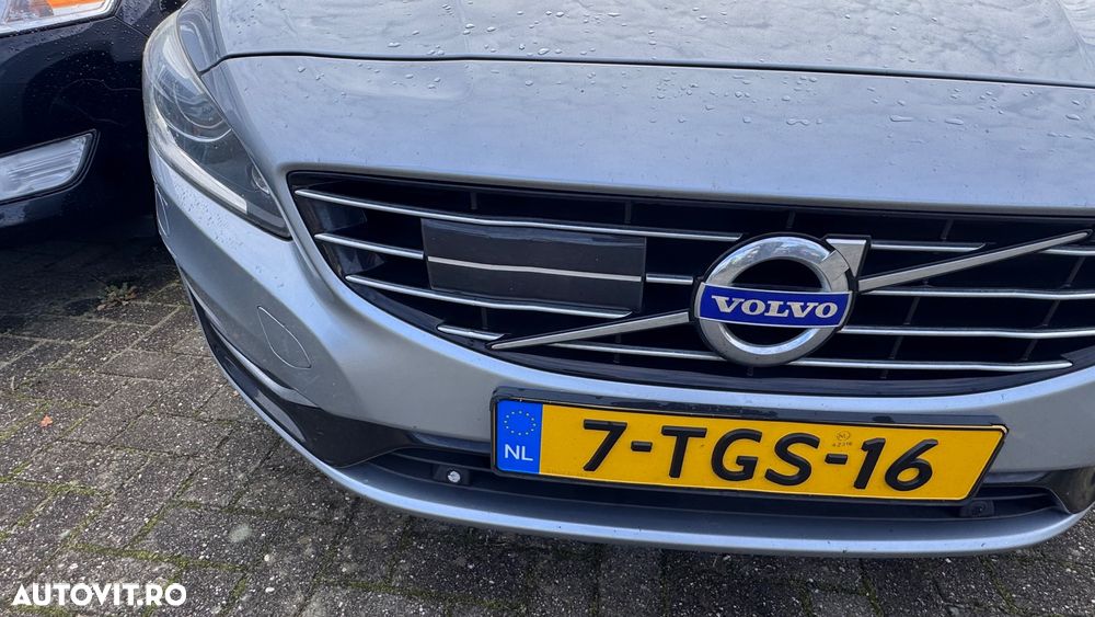 Volvo V60 D6 Plug-In-Hybrid AWD Geartronic Summum - 6