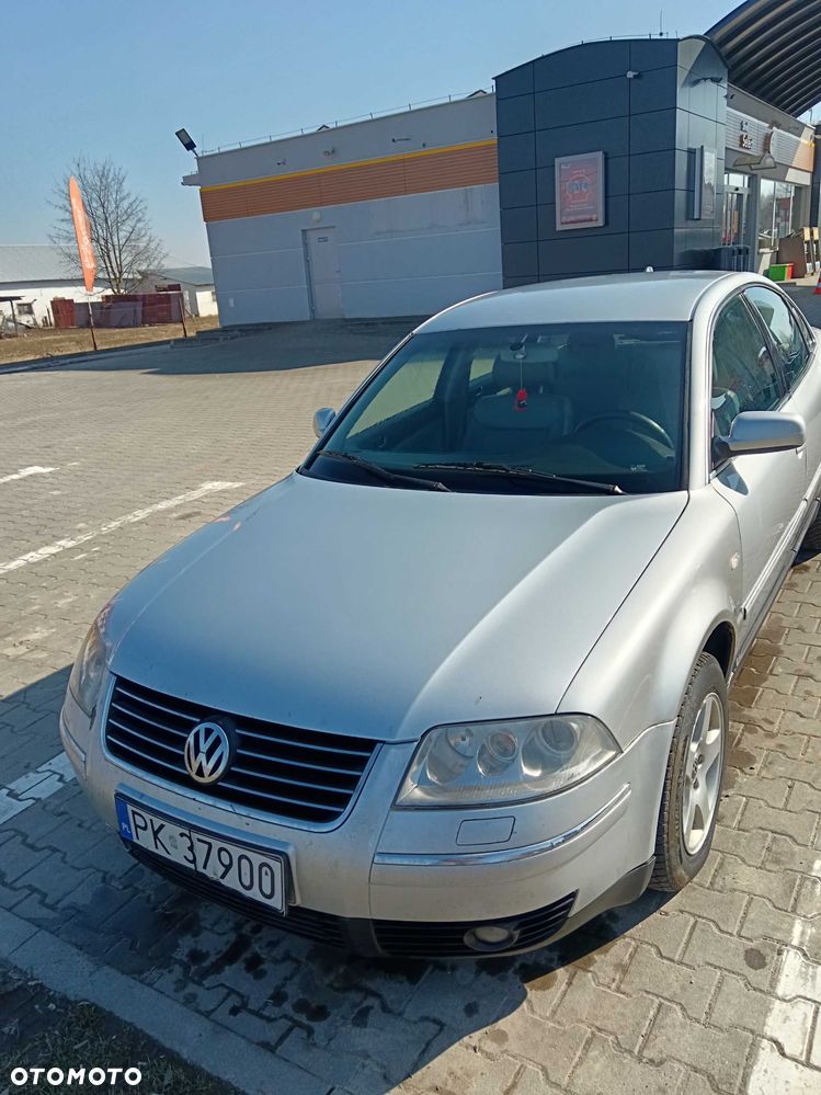 Volkswagen Passat - 1