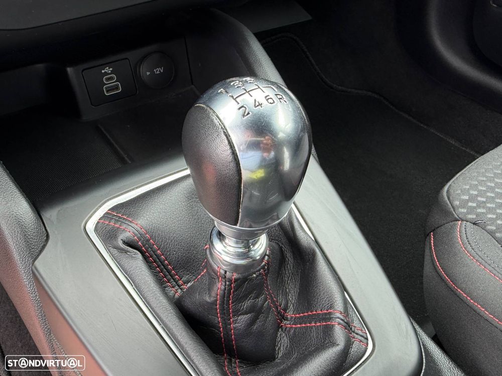 Ford Focus 1.0 EcoBoost MHEV ST-Line - 12