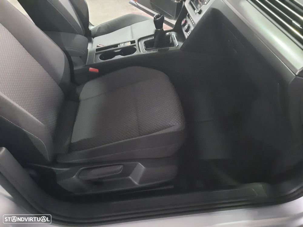 VW Passat 1.6 TDI BlueMotion - 28