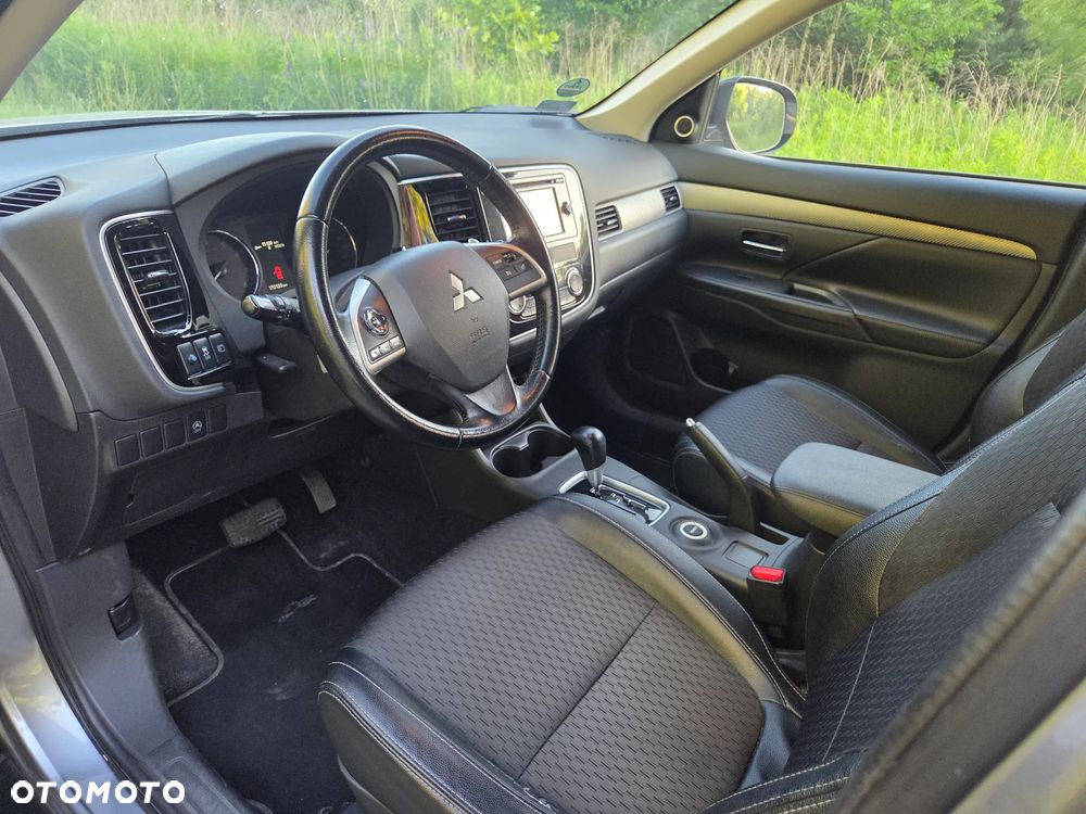 Mitsubishi Outlander 2.0 Intense 4WD CVT - 13