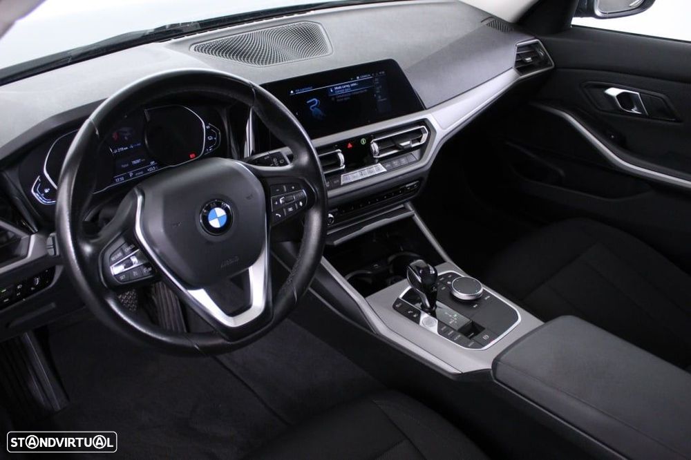 BMW 330 e Touring Auto - 33