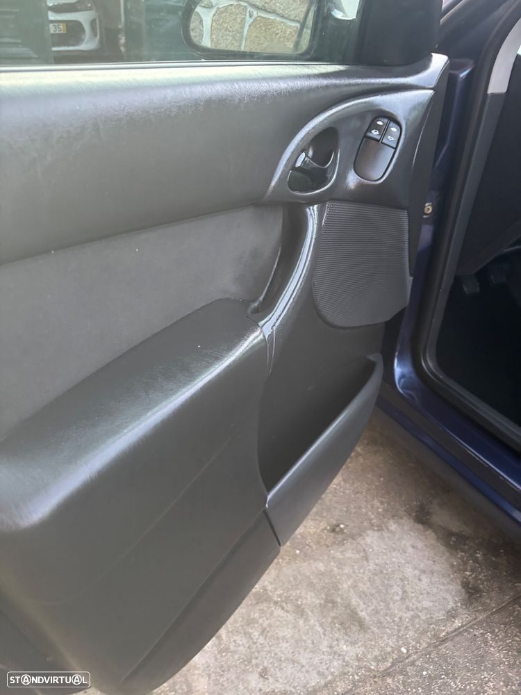 Ford Focus SW 1.8 TDdi Ghia - 8