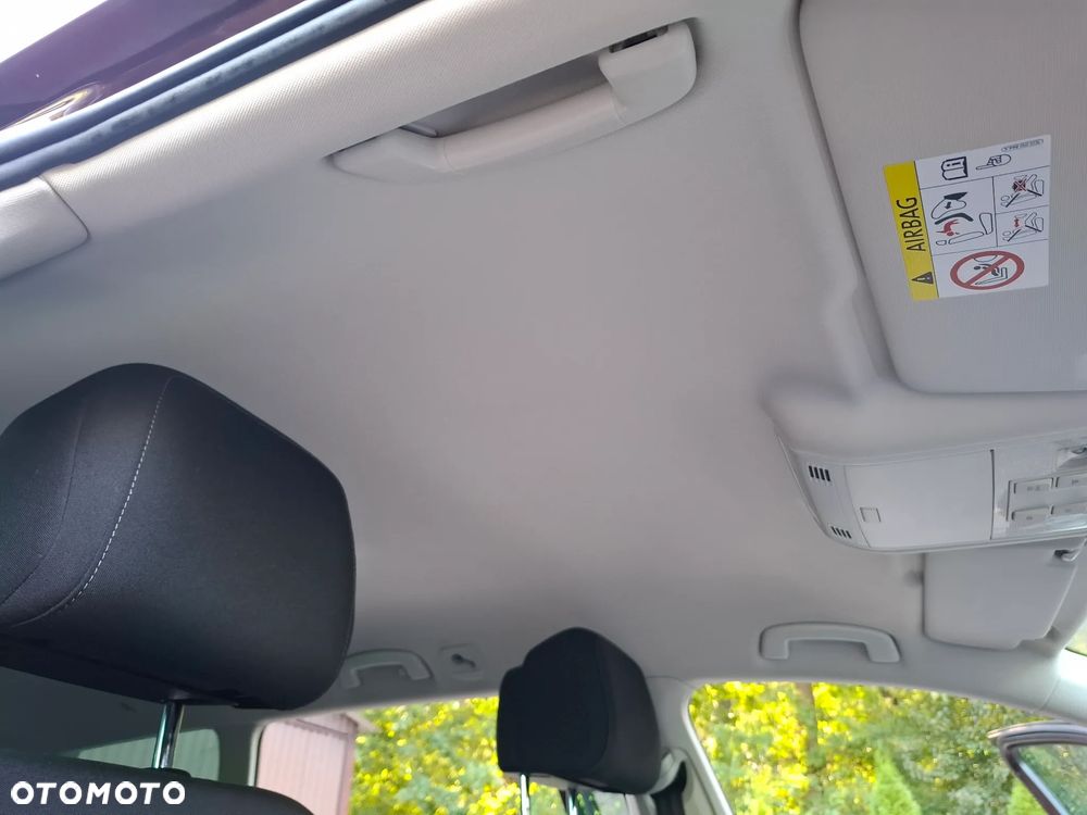 Volkswagen Passat 2.0 TDI SCR DSG Conceptline - 32