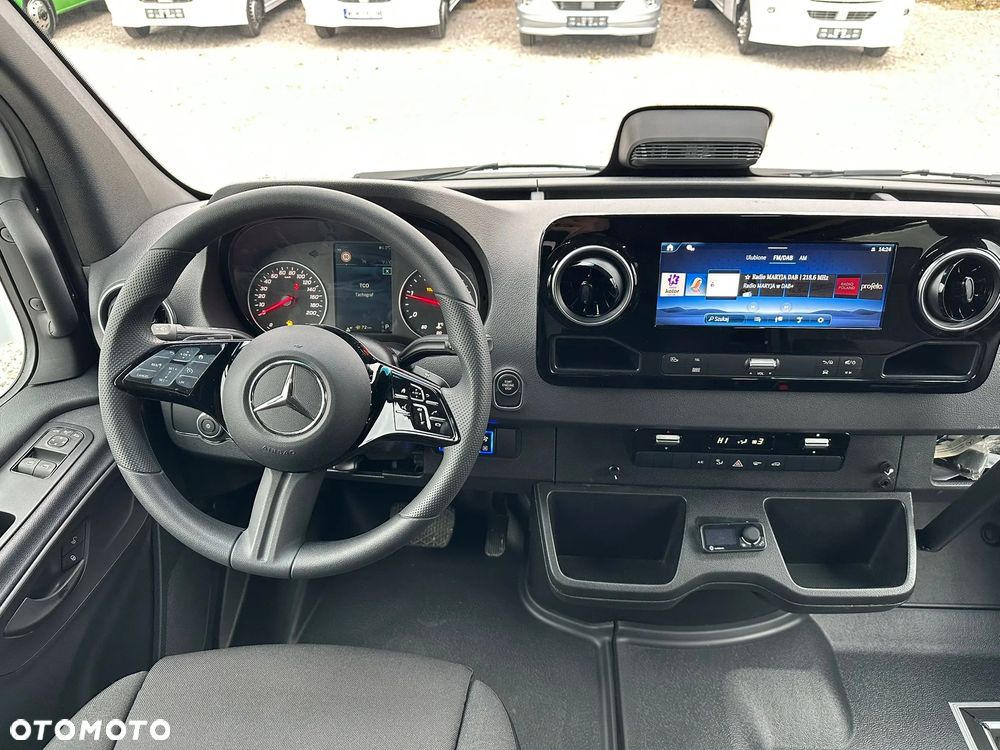 Mercedes-Benz Sprinter 517 - 21