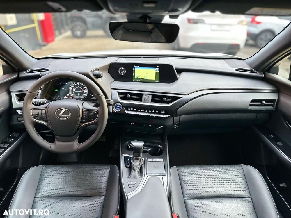 Lexus UX 250h FWD Executive - 23