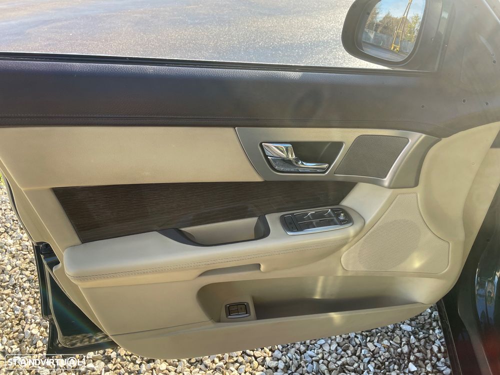 Jaguar XF 2.7 D V6 Premium Luxury - 15