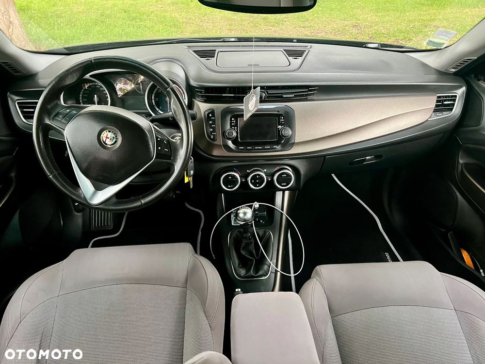 Alfa Romeo Giulietta 2.0 JTDM Distinctive - 11