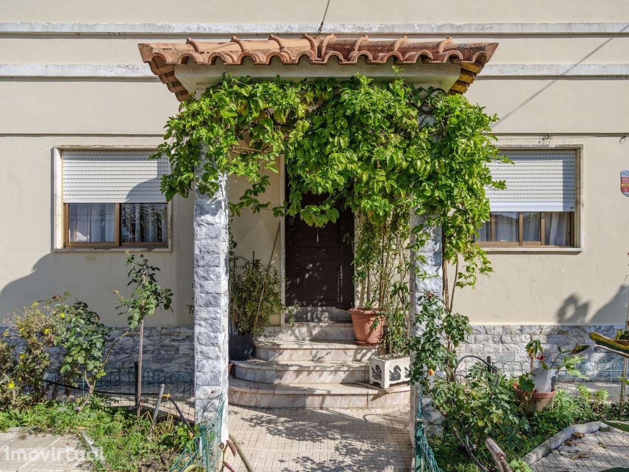 Moradia Térrea com Sótão, Garagem e Amplo Espaço Exterior – Venda do P - Grande imagem: 2/38