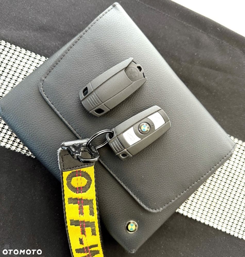BMW Seria 5 525i - 32