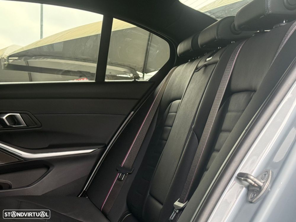 BMW 330 e Pack Desportivo M Auto - 46