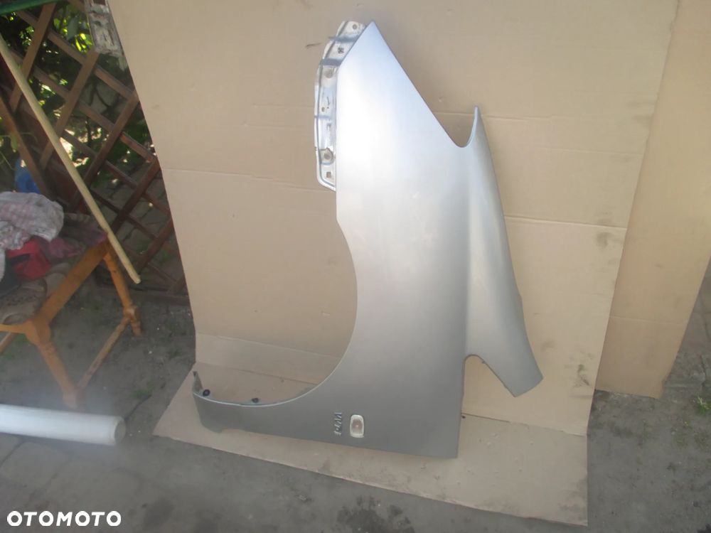 błotnik toyota Corolla Verso 1D9