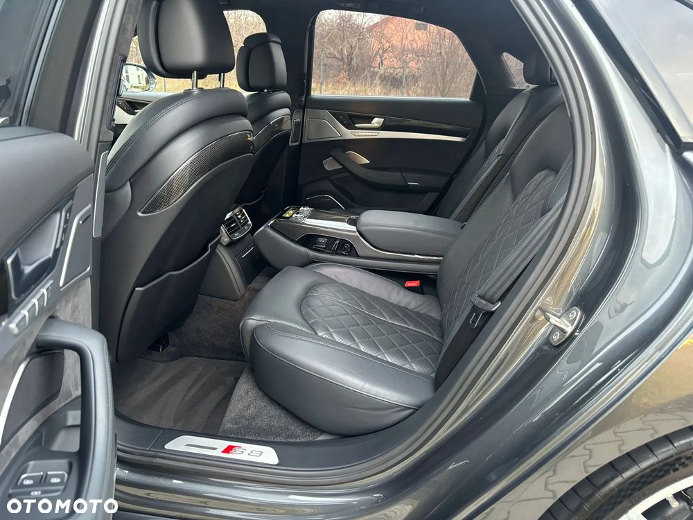 Audi S8 - 16