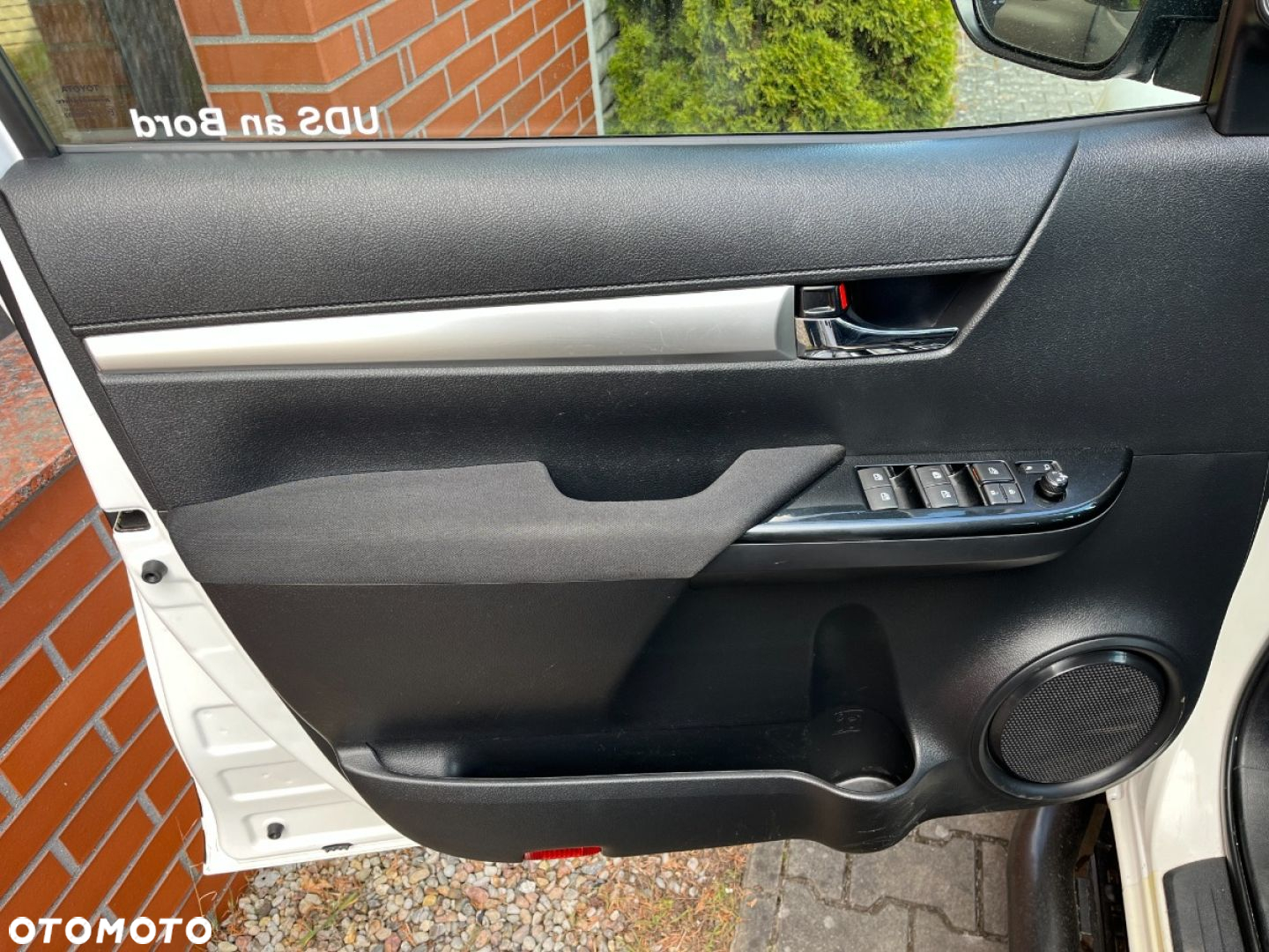 Toyota Hilux 4x4 Double Cab Autm Executive - 19