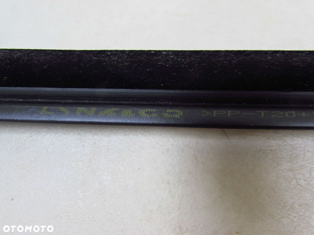 LYNK&CO 01 LISTWA USZCZELKA ZGARNIAJACA PARAPET DRZWI TYL LEWA - 12