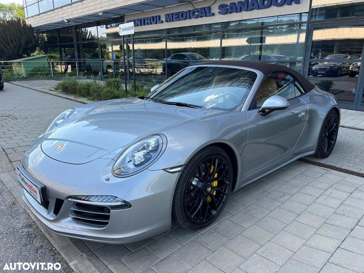Porsche 911 Carrera 4 GTS Cabriolet PDK - 3