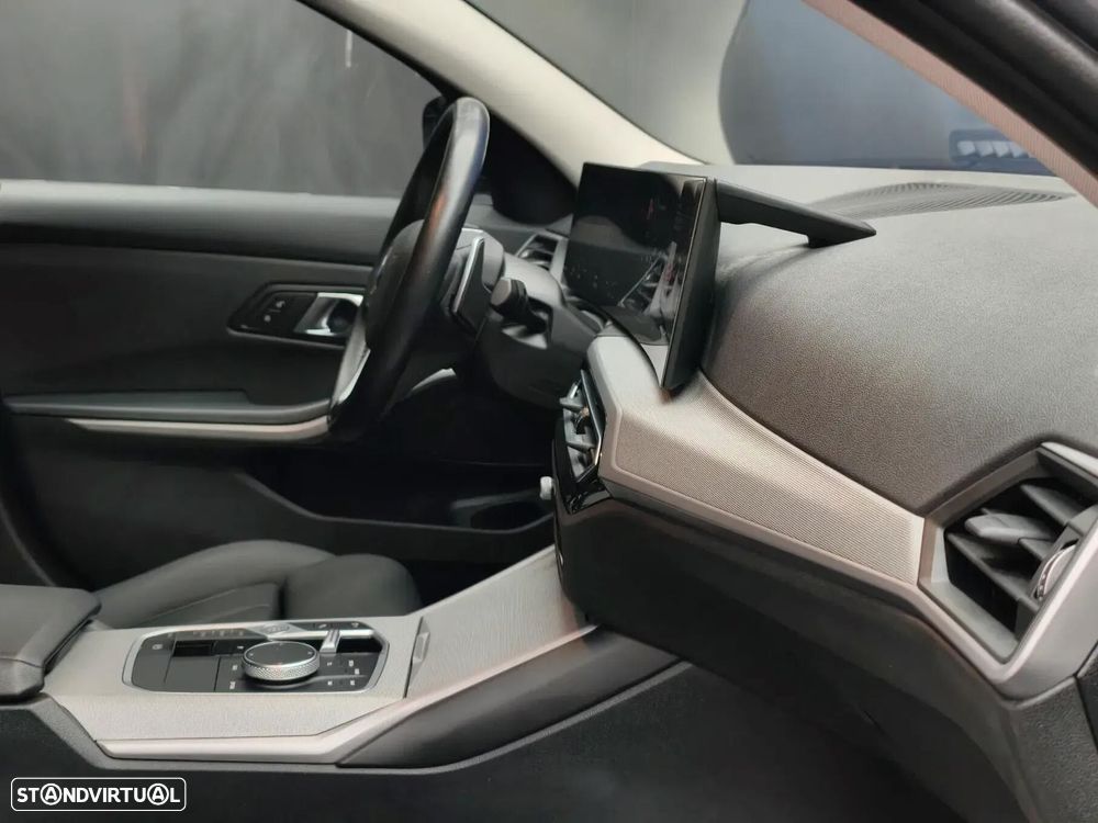 BMW 318 d Auto - 32