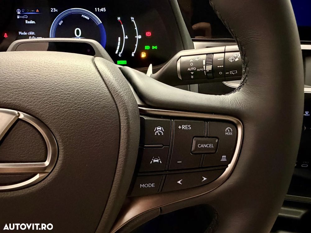 Lexus UX 300h AWD CVT HEV Business - 28