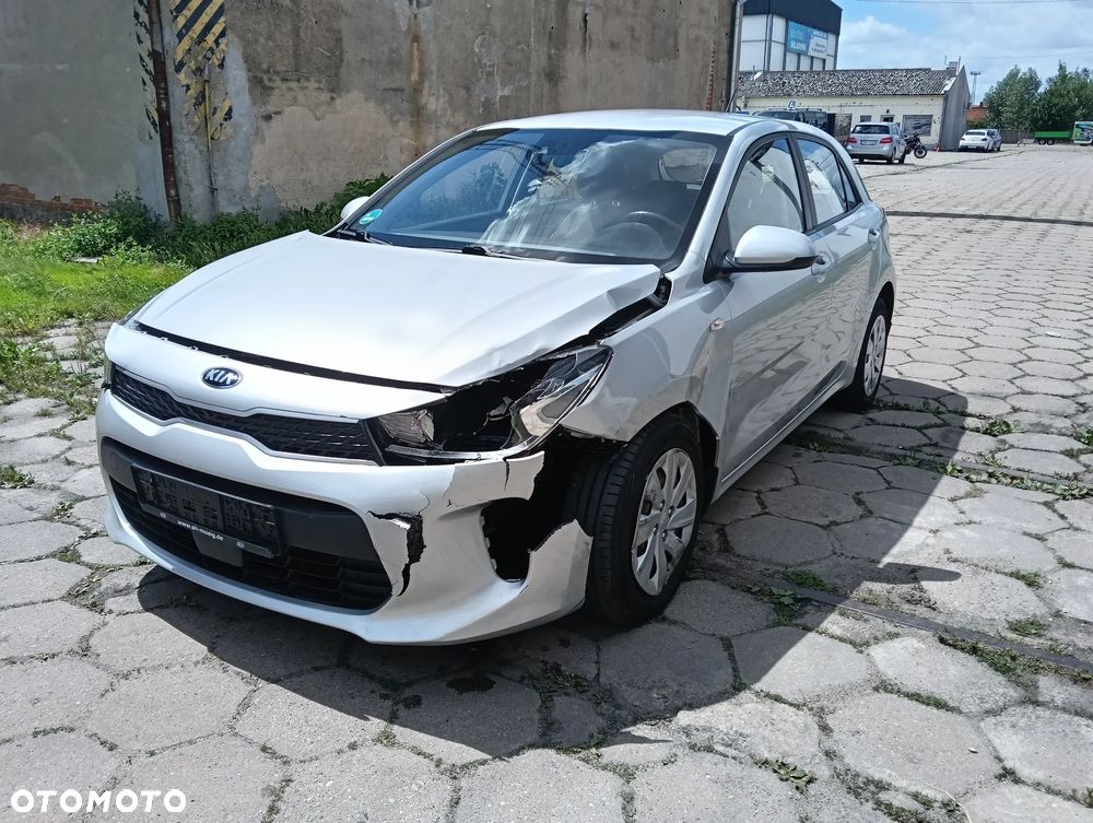 Kia Rio 1.2 L - 4