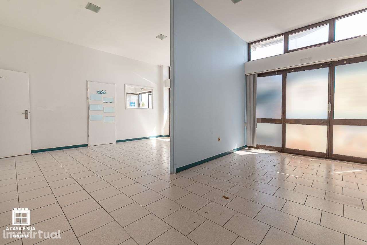 Loja com 254 m2 em São Félix da Marinha - Exclusivo - Grande imagem: 3/34