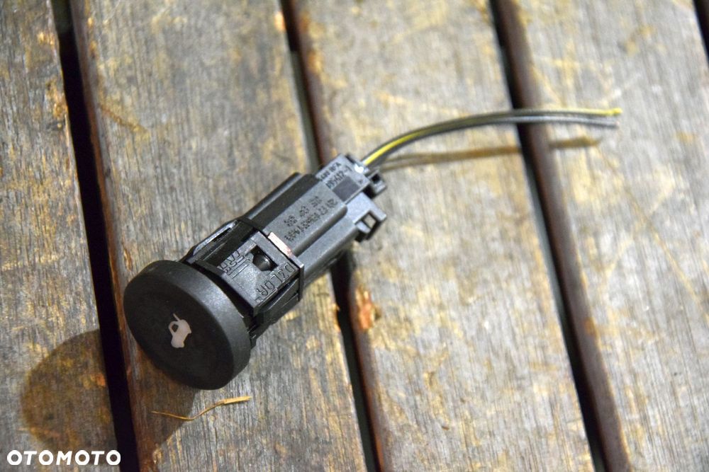 Ford Fusion 02-12 Przycisk guzik otwierania tylnej klapy - 1