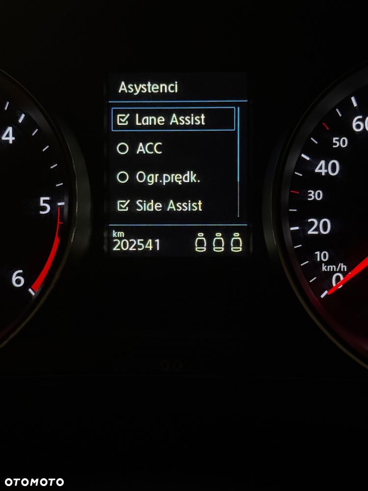 Volkswagen Passat Variant 2.0 TDI SCR DSG Comfortline - 36