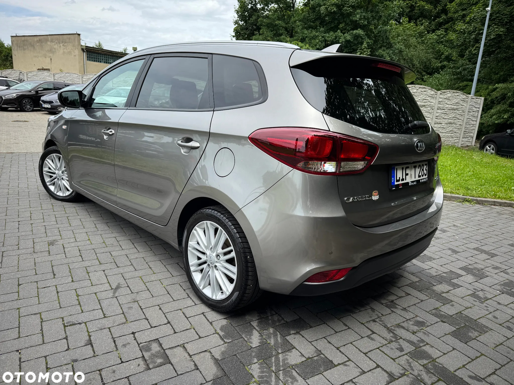 Kia Carens 1.7 CRDi 141 Dream-Team Edition - 12