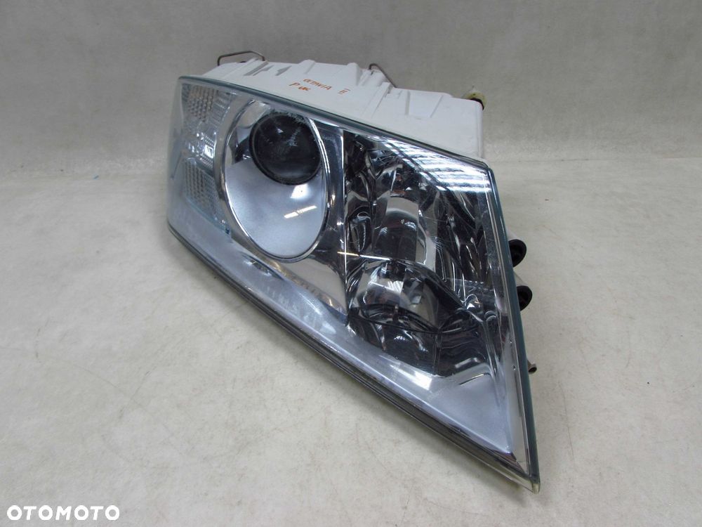 SKODA OCTAVIA II 04-08 LAMPA PRZOD PRAWA REFLEKTOR UK - 10