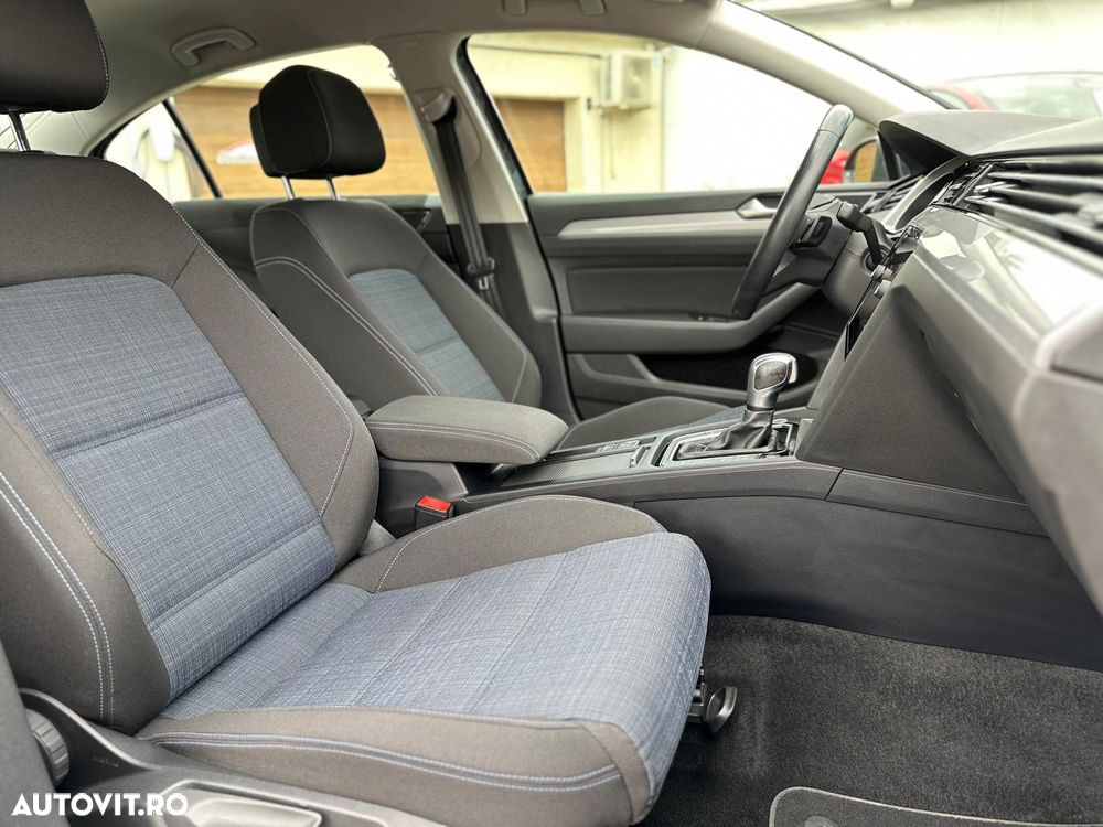 Volkswagen Passat - 12