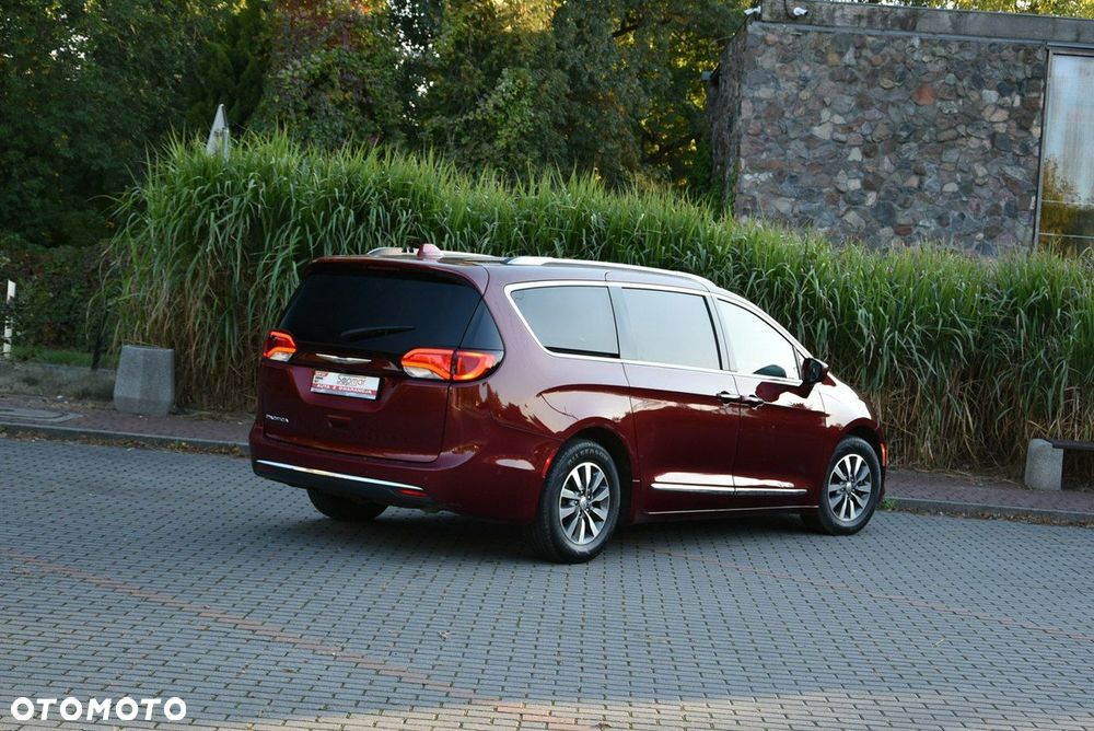 Chrysler Pacifica - 24