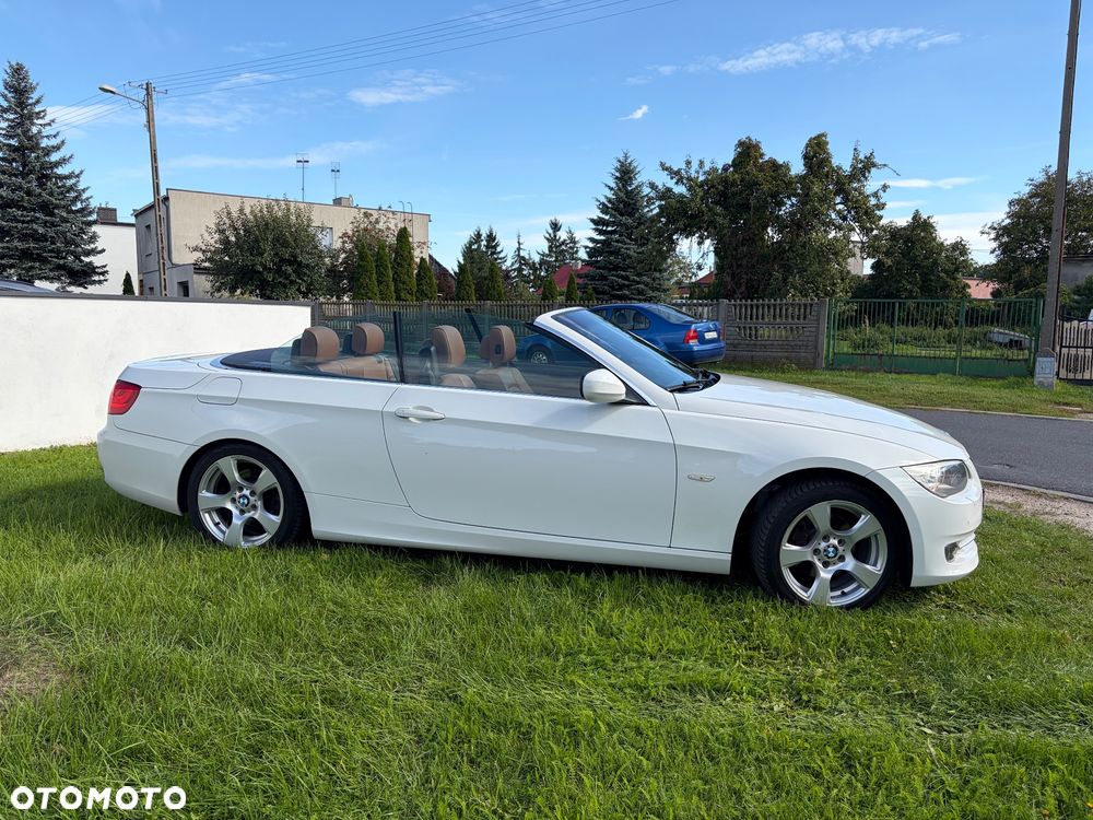 BMW 3 Series 2010 photo 3