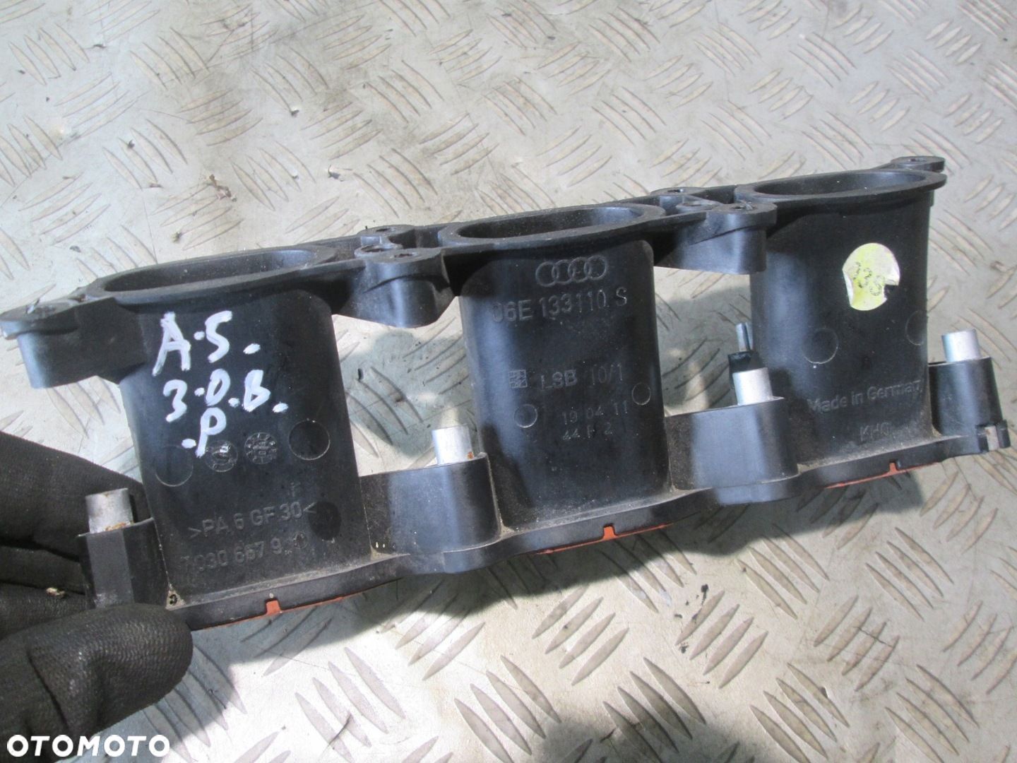 KOLEKTOR SSĄCY AUDI A4 B8 A5 8T 3.2 FSI 06E133110S - 1