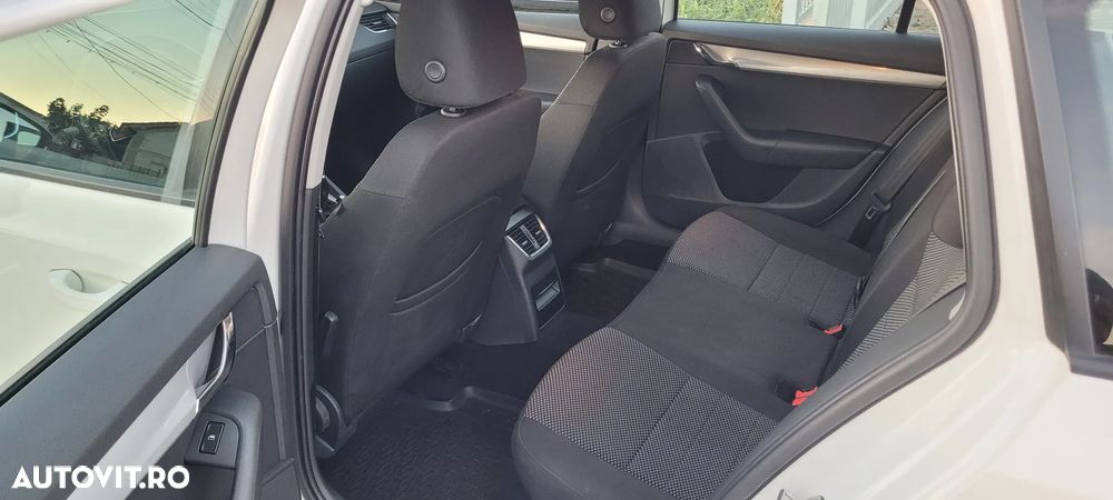 Skoda Octavia 1.4 TSI AMBITION - 11