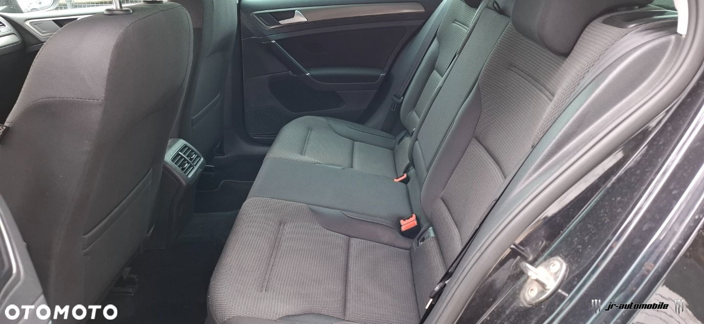 Volkswagen Golf - 11