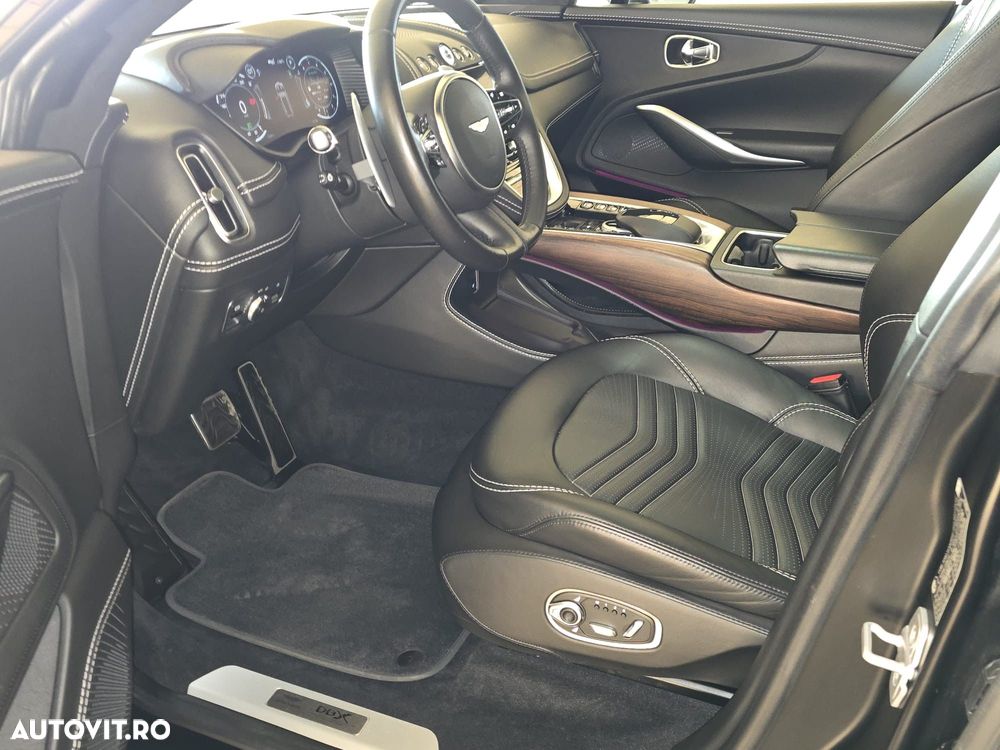 Aston Martin DBX - 21