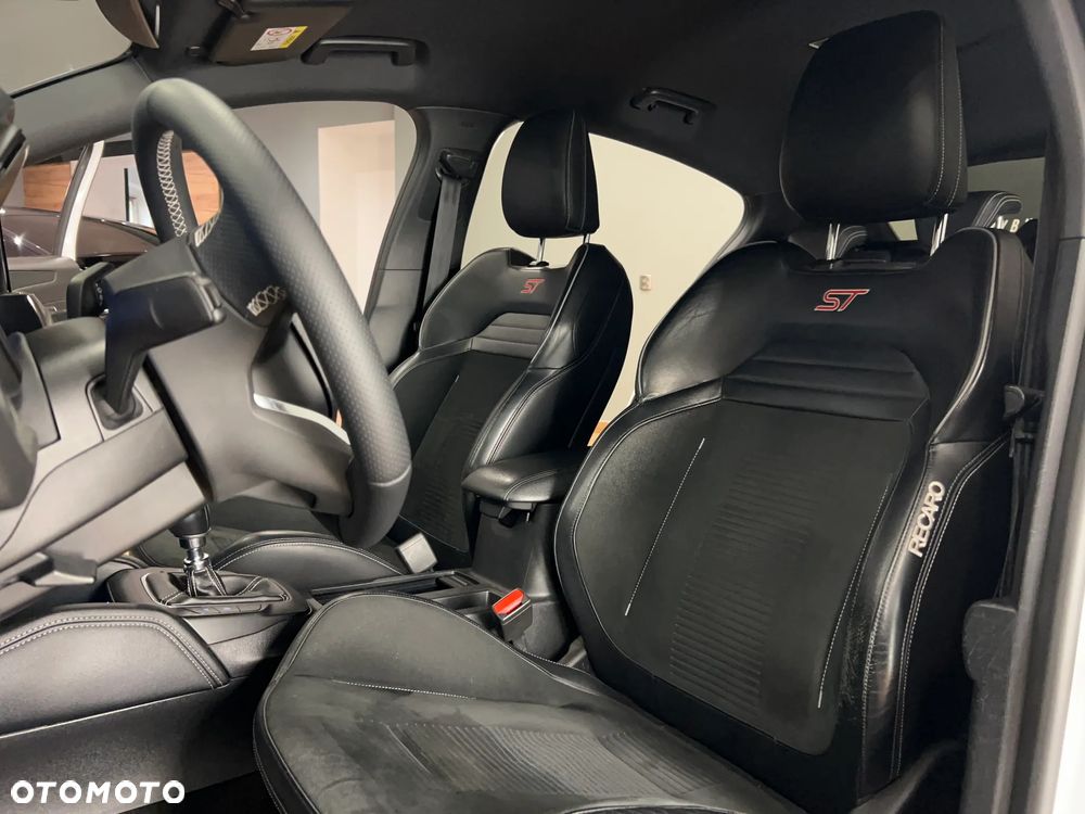 Ford Focus 2.3 EcoBoost ST Edition - 9