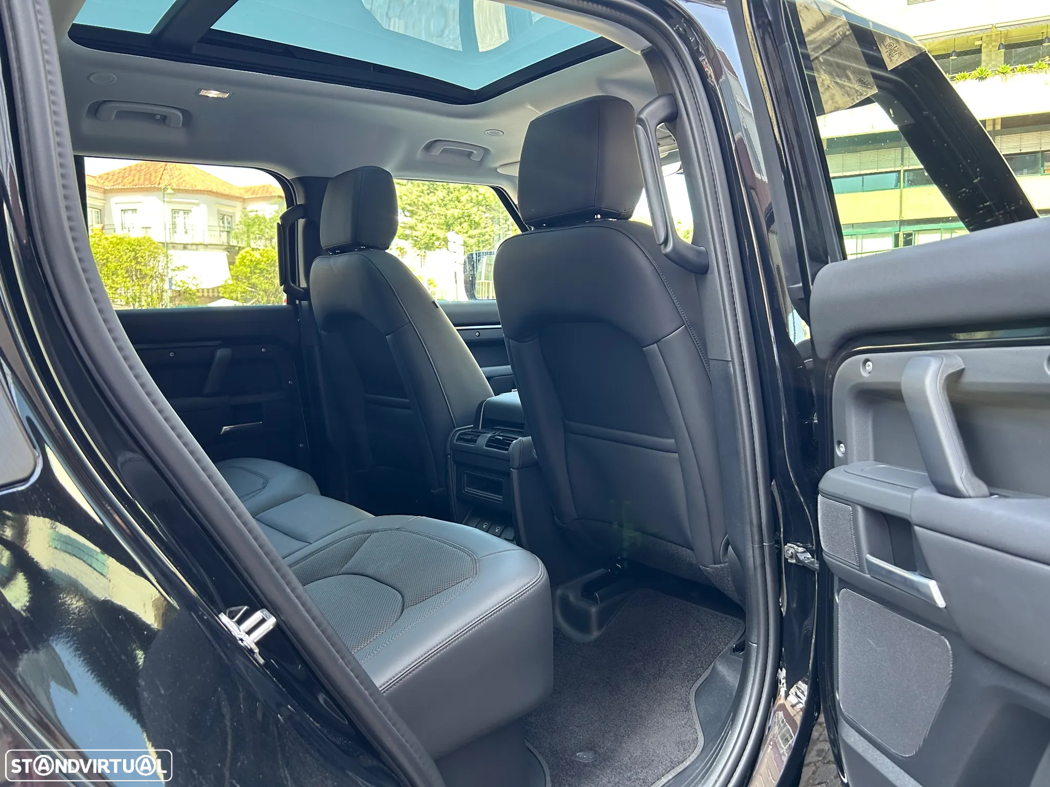 Land Rover Defender 2.0 P300e 110 AWD S - 7