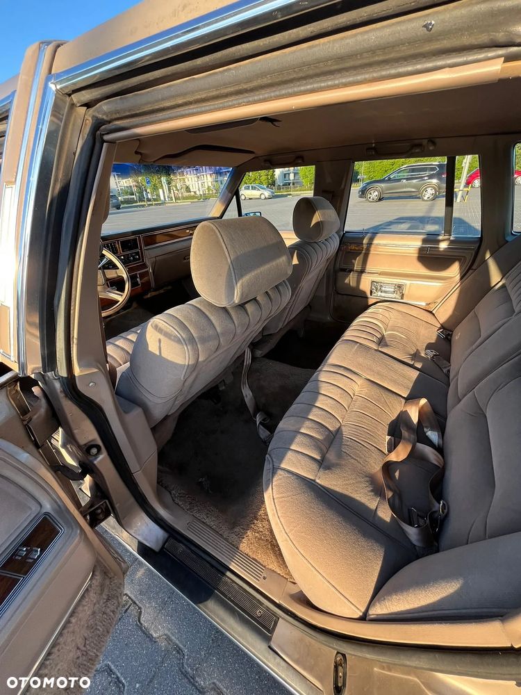 Lincoln Town Car - 16